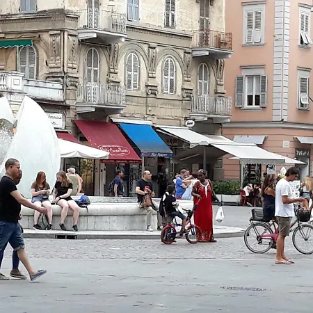 Piazza Garibaldi Apartment *