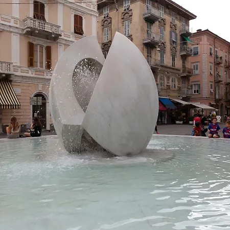 Piazza Garibaldi * لا سبيتسْيا