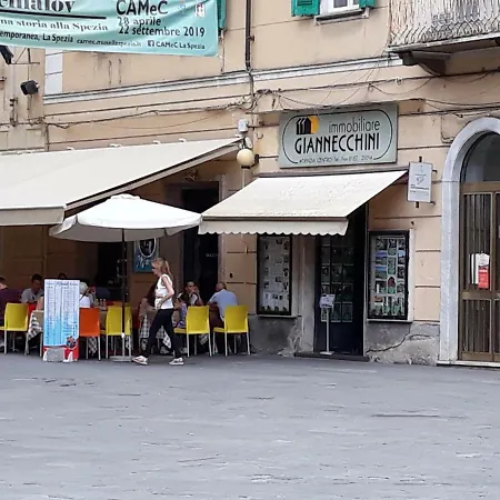 Piazza Garibaldi Apartment *